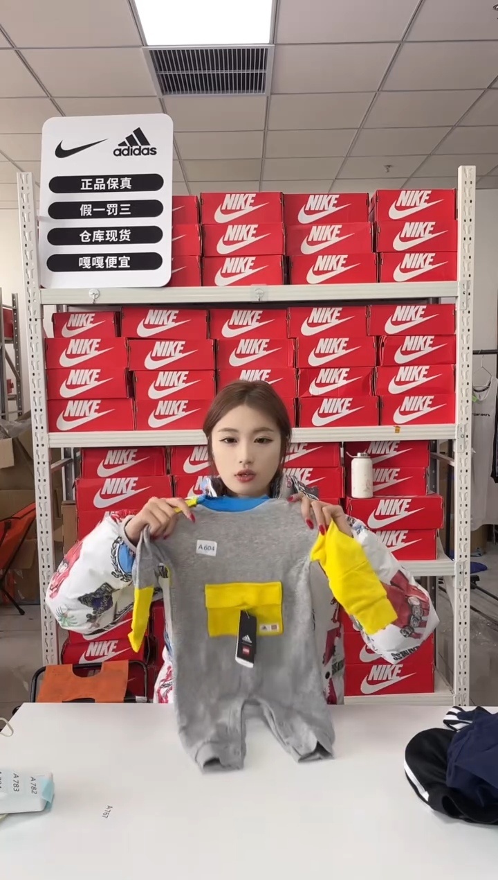 编码604闪购尺码 80  adidas/阿迪达斯卫衣卫裤以直播间过款为主