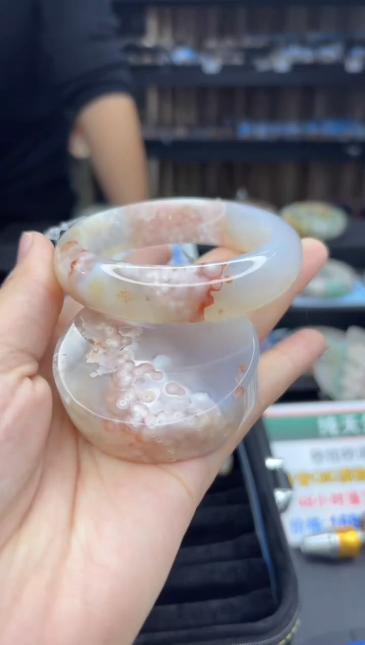 【闪购商品】石英质玉手镯未镶嵌196（58圈赠送镯心）