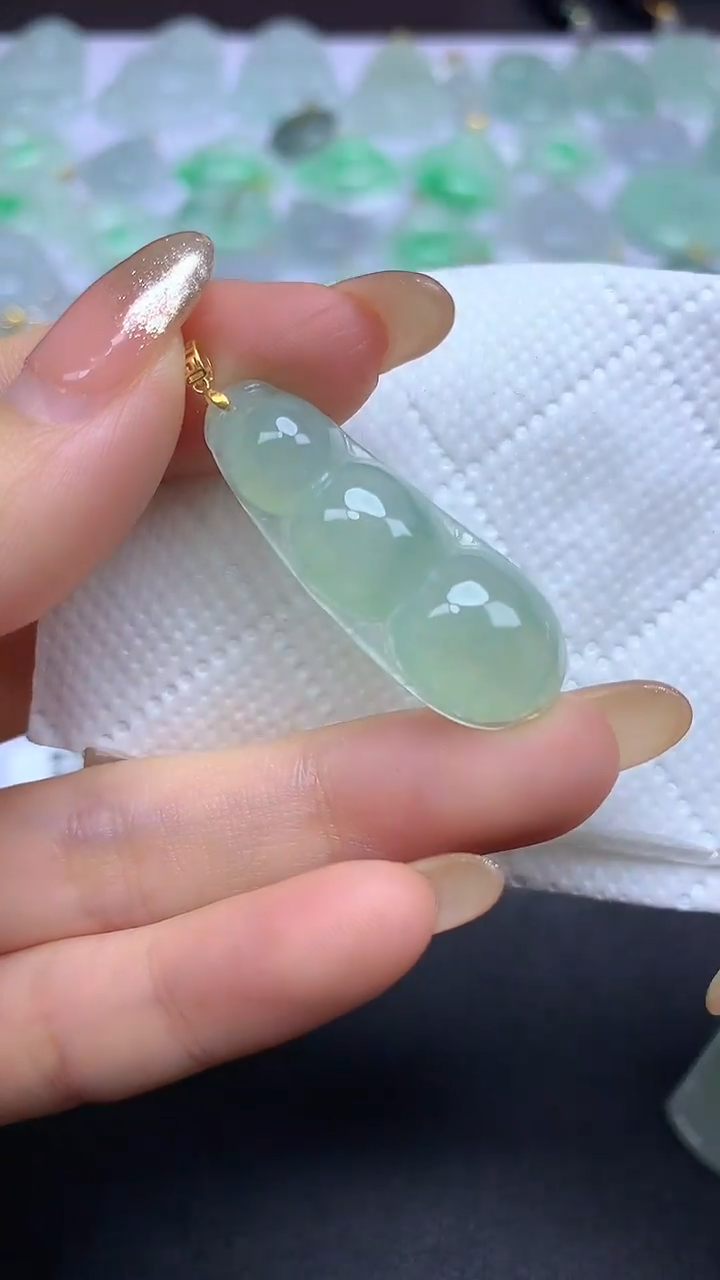 颈饰18K金镶嵌翡翠A货