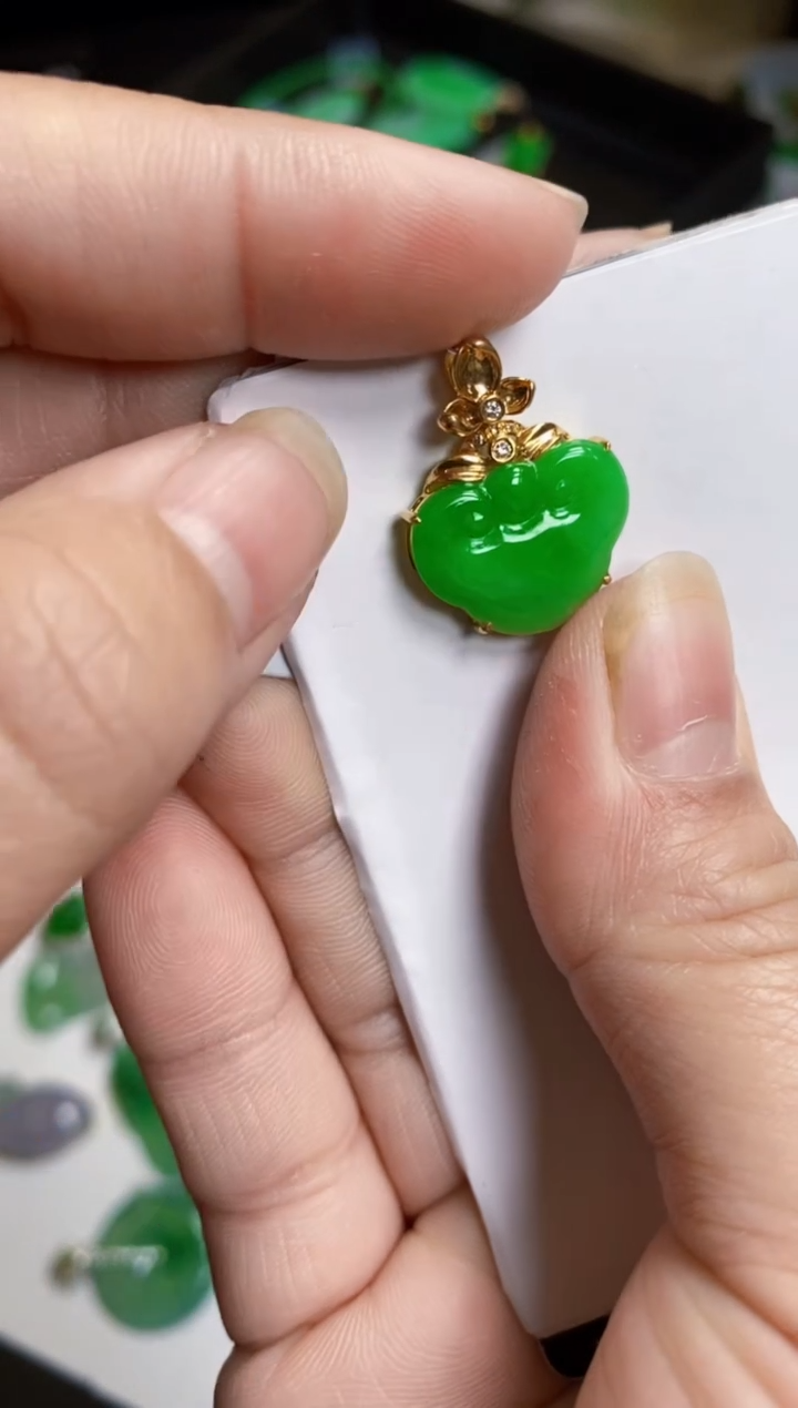 【闪购商品】翡翠颈饰18K金镶嵌吊坠