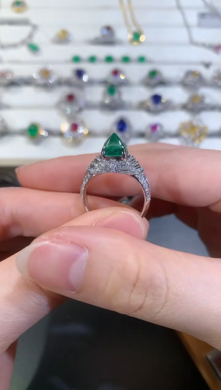 【闪购商品】祖母绿戒指18K金镶嵌S10|16800