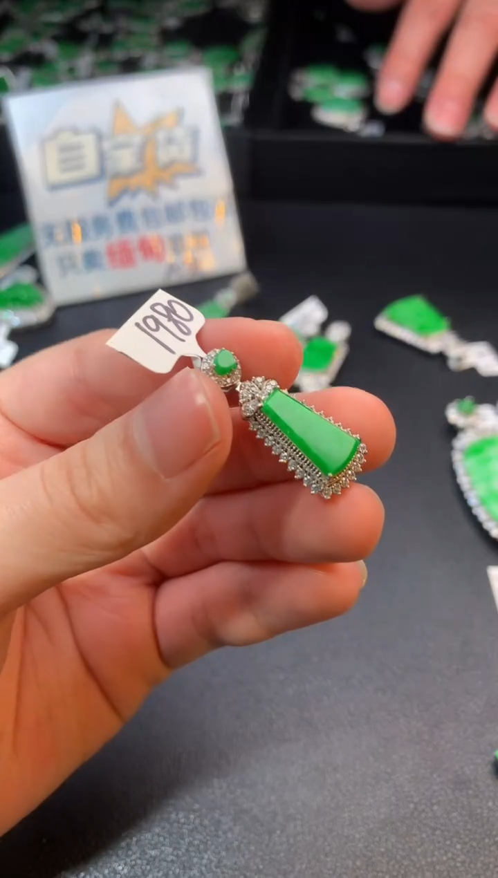 【闪购商品】翡翠颈饰银S925镶嵌翡翠