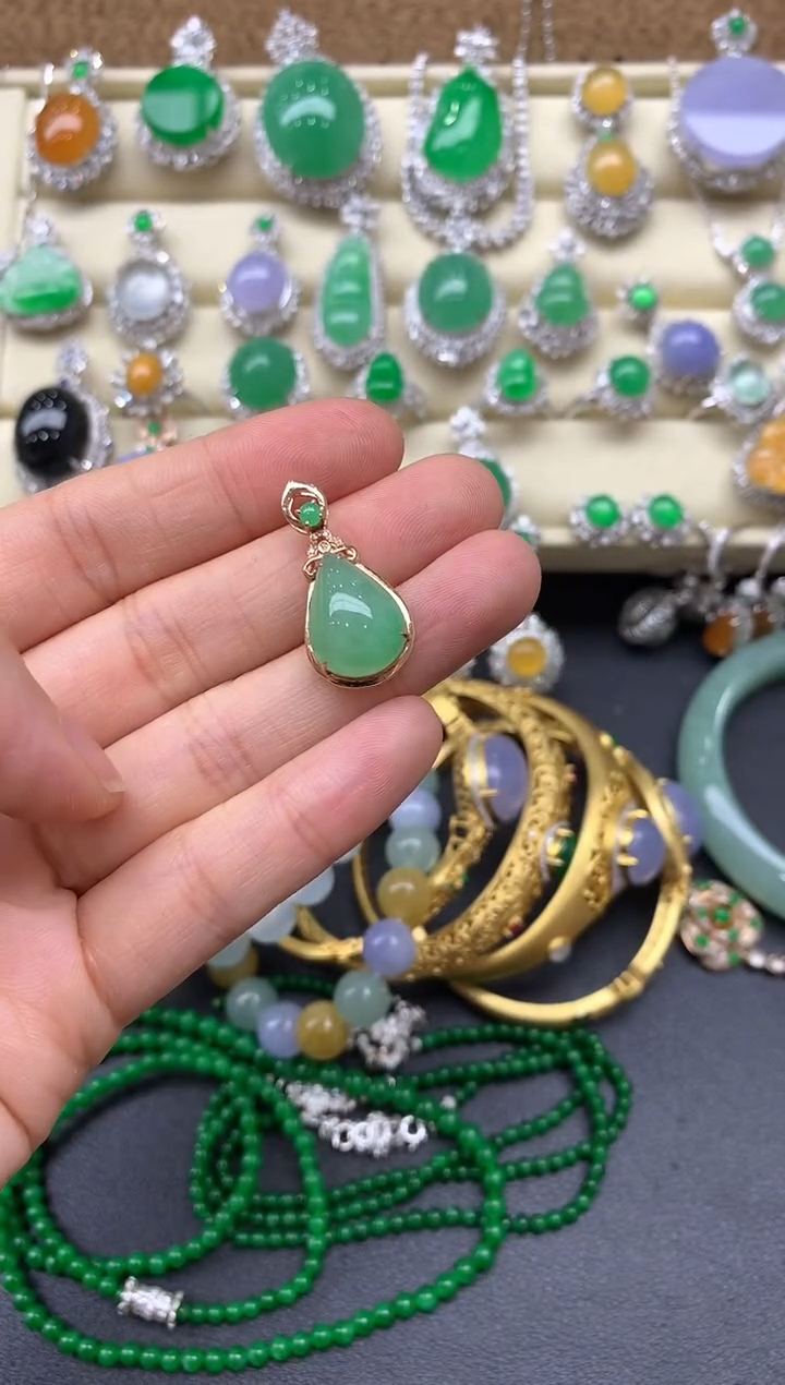 翡翠18K金镶嵌颈饰377-中国好珍宝