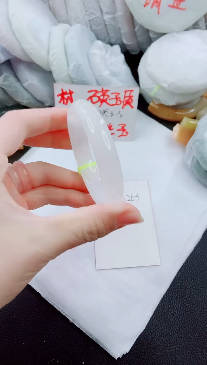 【闪购商品】石英质玉手镯未镶嵌J263-55-56