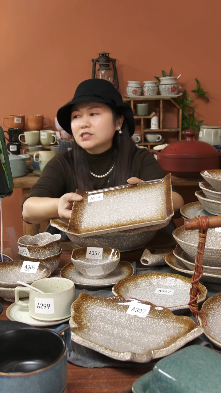 陶瓷A314 一只陶瓷粗陶翘边长方盘可能微瑕