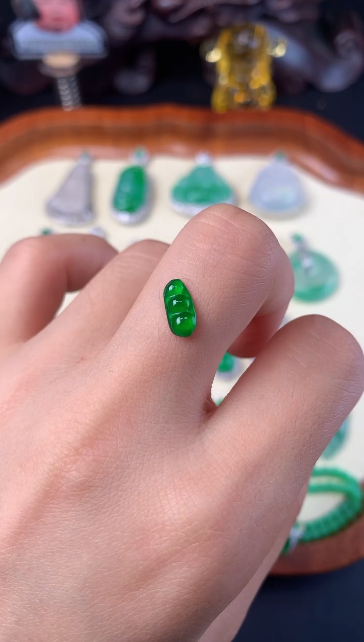 定制翡翠未镶嵌裸石（定制镶嵌）