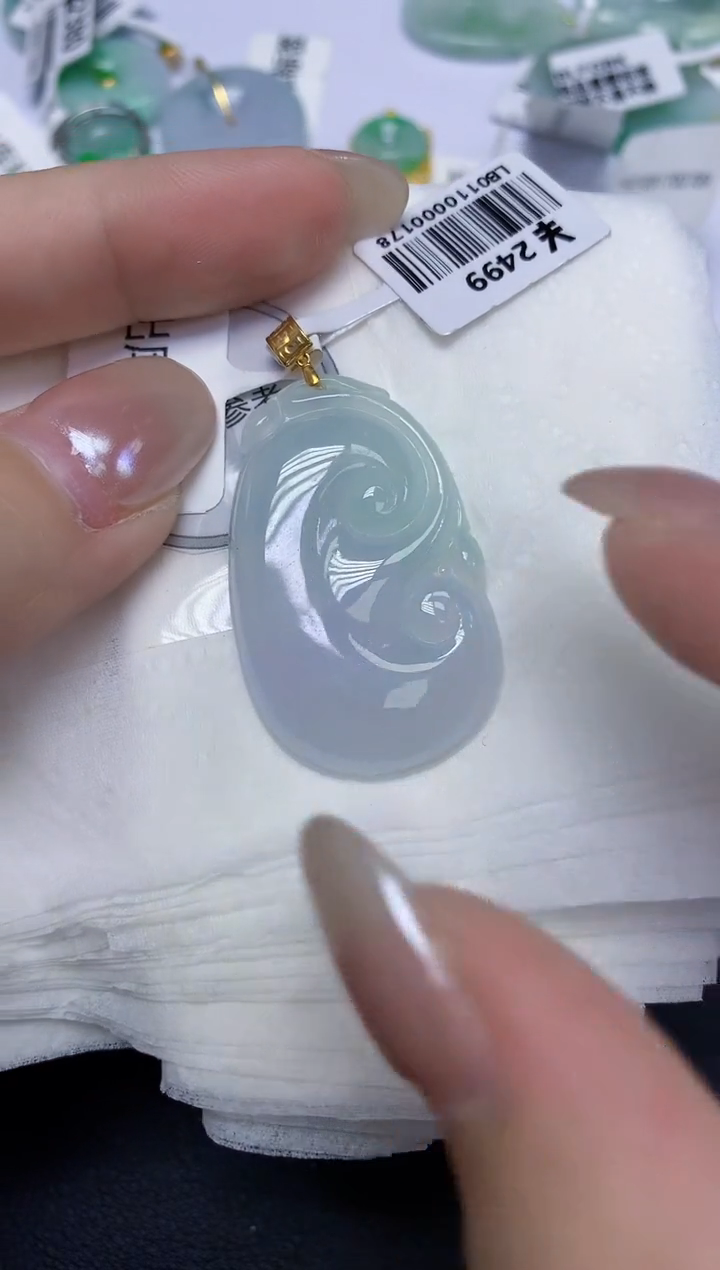 颈饰18K金镶嵌翡翠天然缅甸翡翠A货多样性发一件