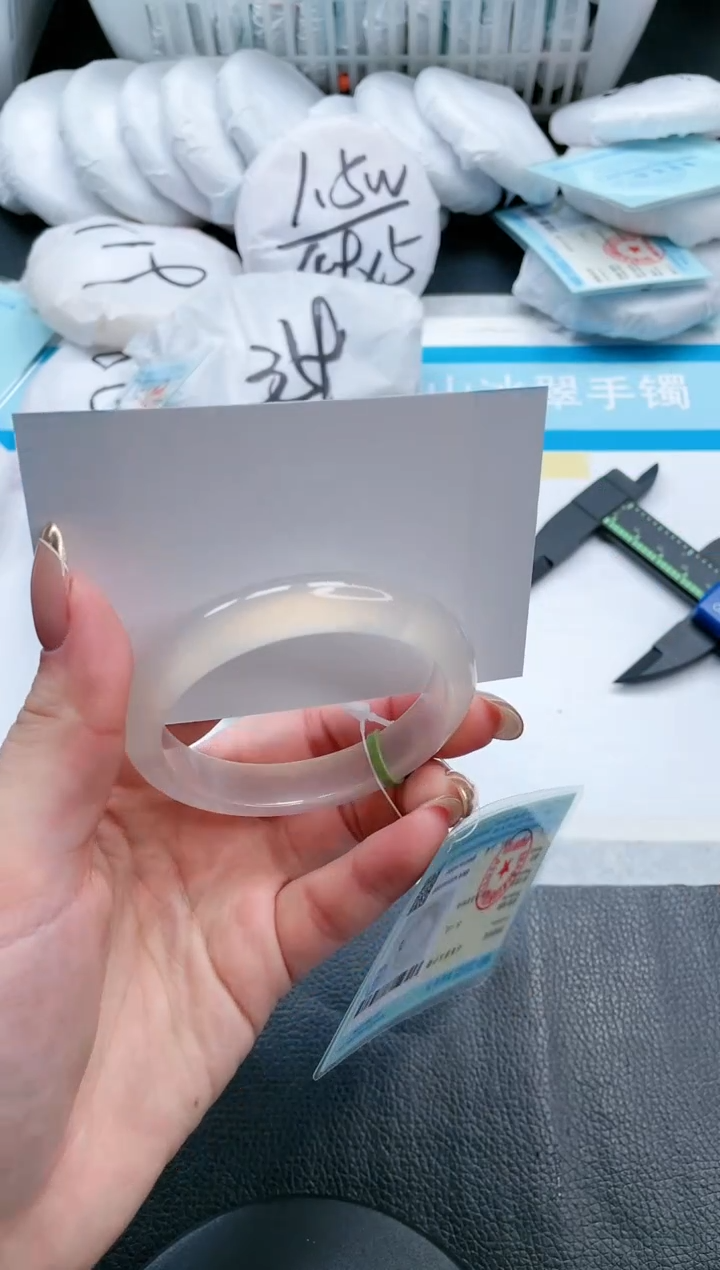 【闪购商品】石英质玉手镯未镶嵌19V61-51