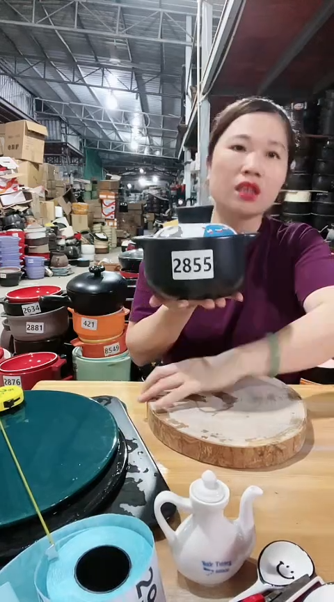 2855瑕疵黑锅带盖。。