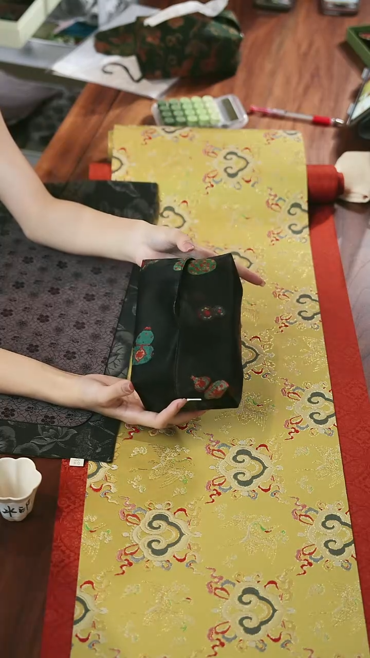 纸巾盒························