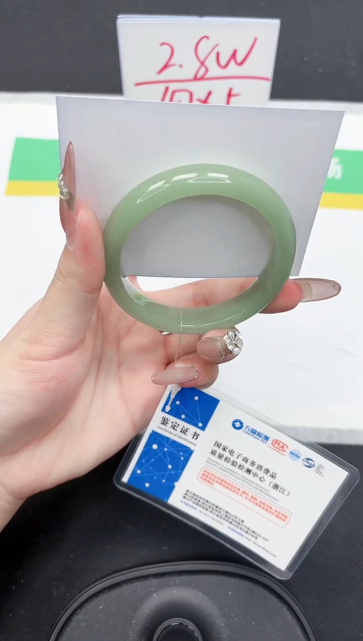 【闪购商品】石英质玉手镯未镶嵌82-54.6