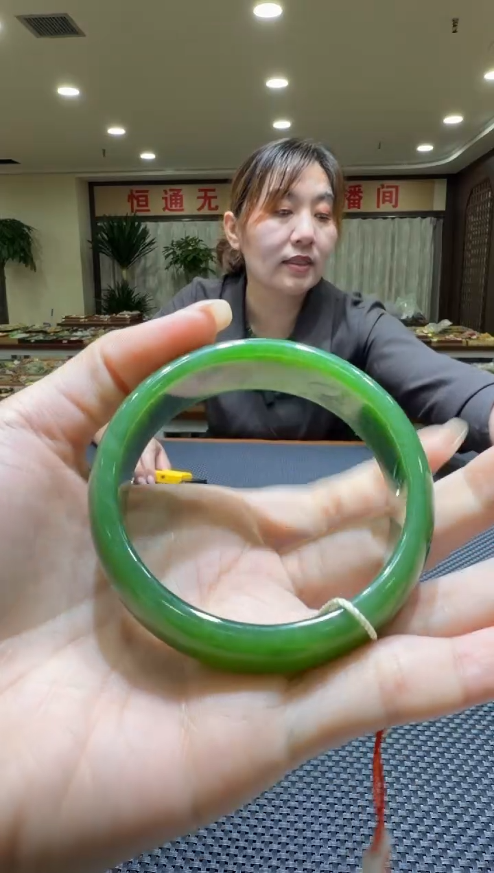 颈饰未镶嵌和田玉手镯60