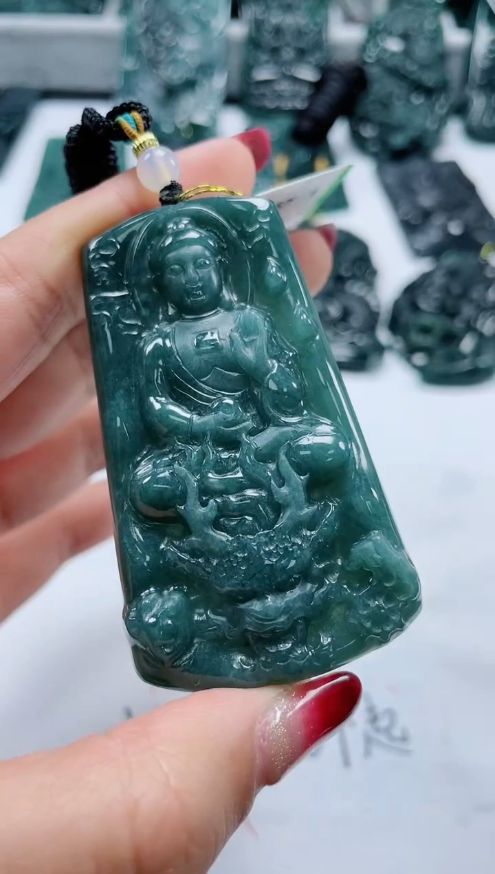 【闪购商品】翡翠颈饰未镶嵌          