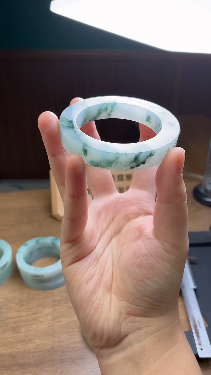 未镶嵌手镯定制翡翠芥***辣定制