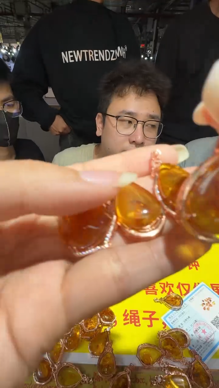 未镶嵌琥珀裸石吊坠