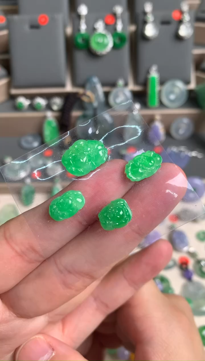 未镶嵌定制翡翠裸玉