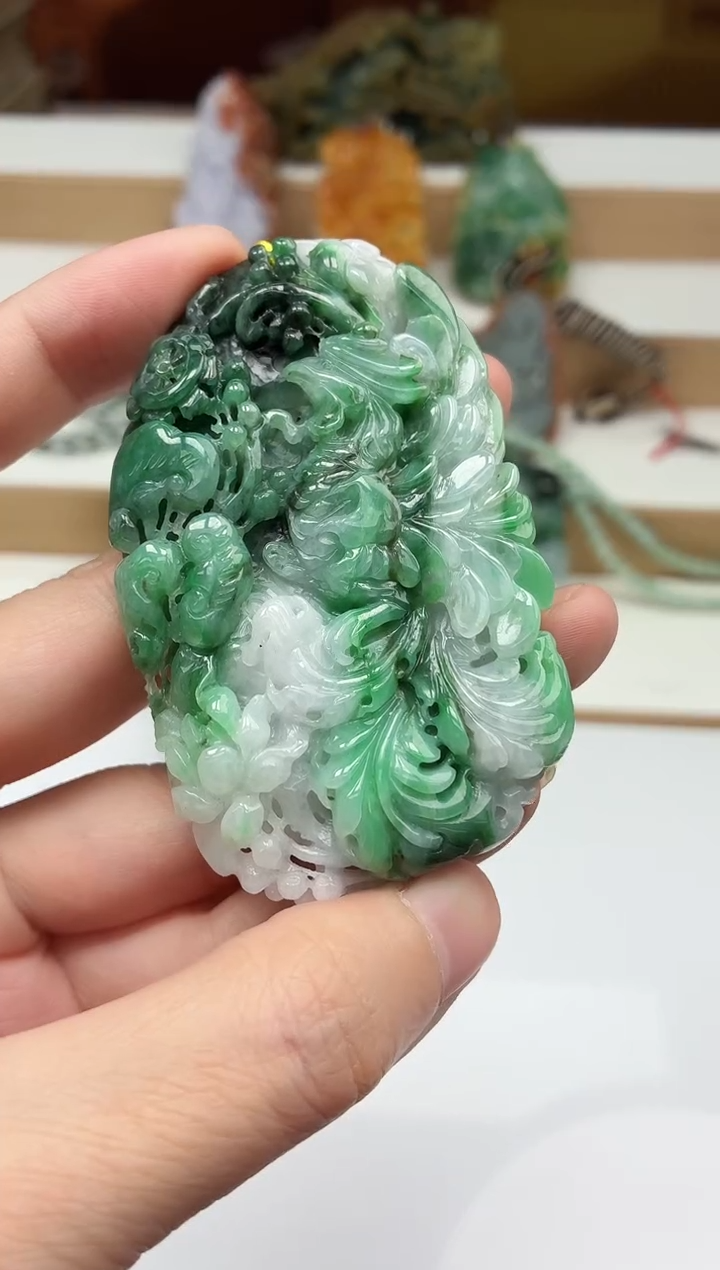 颈饰未镶嵌翡翠牌子