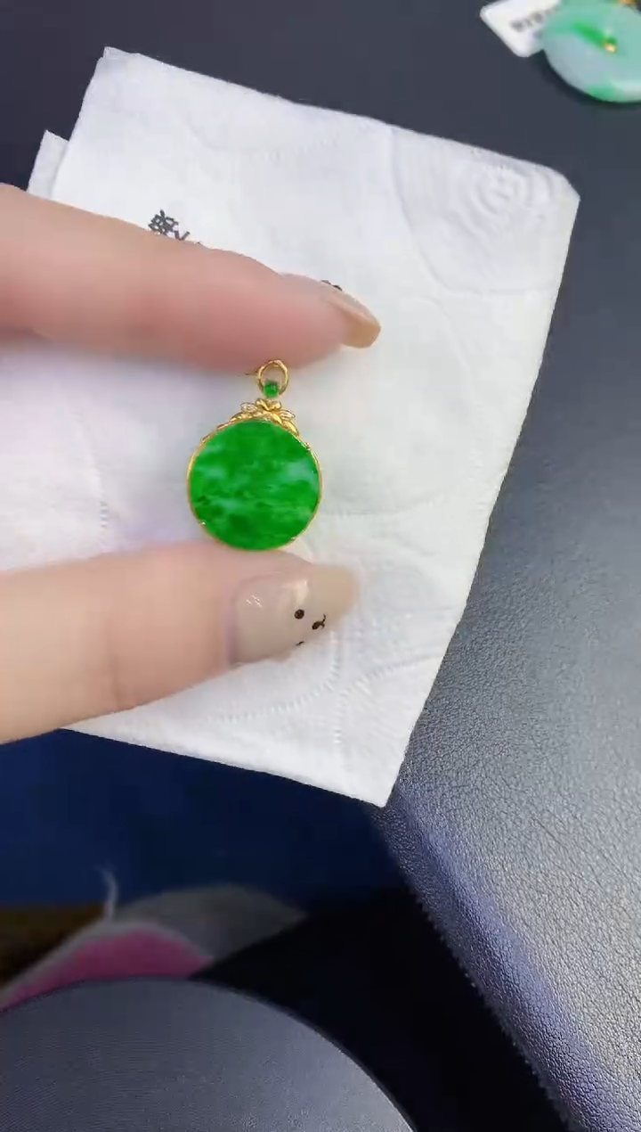 颈饰18K金镶嵌翡翠缅甸天然翡翠A货