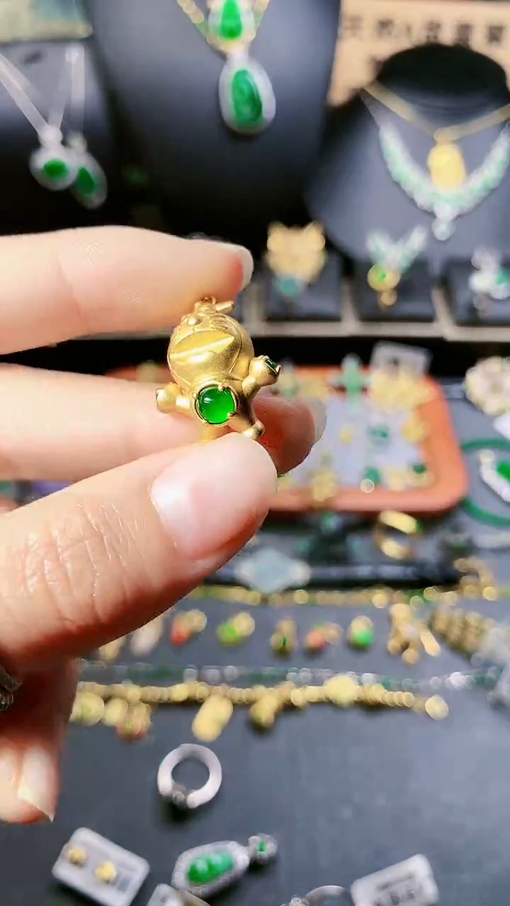 【闪购商品】翡翠吊坠(赠链)银S925镶嵌吊坠