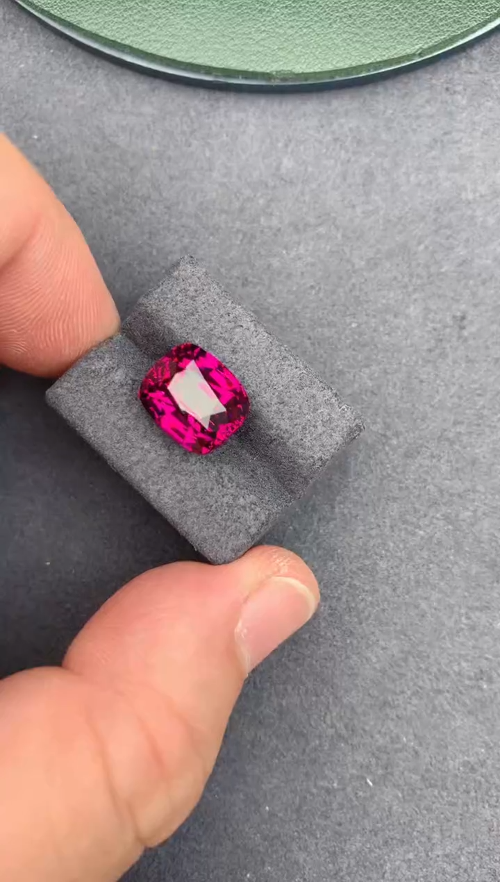 【闪购商品】石榴石裸石未镶嵌9ct 镁铝榴石