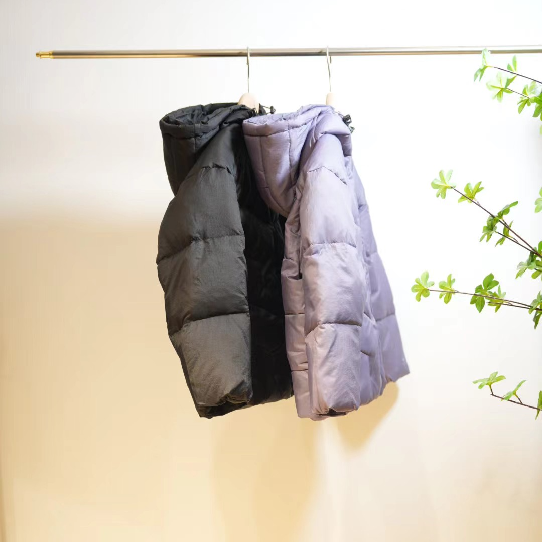 3-579-一款两色太阳印花秋冬儿童连帽羽绒服J