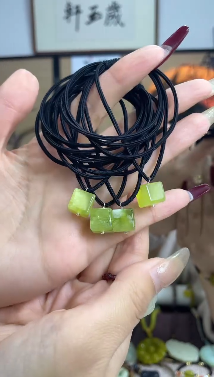 【闪购商品】岫玉头绳未镶嵌多样性发货其中发一