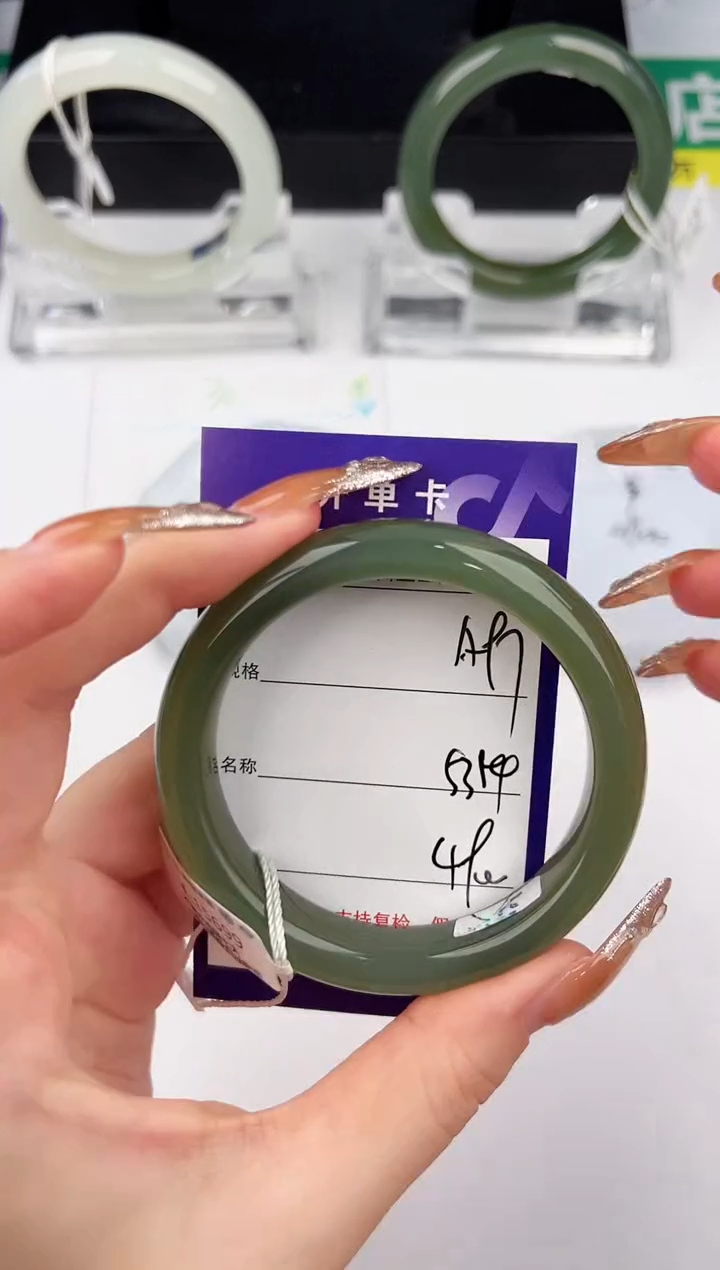 和田玉手镯未镶嵌97颜色微差无瑕