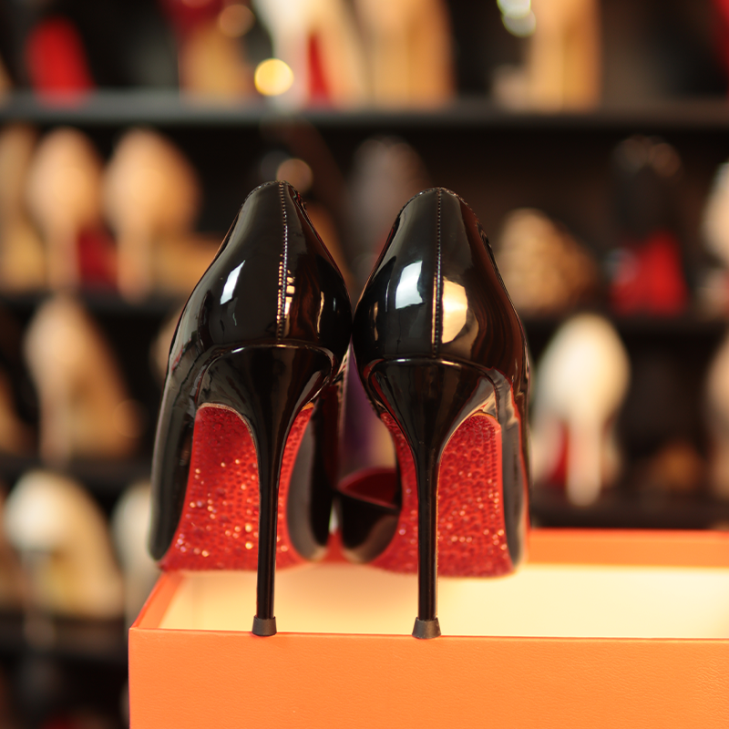 三叔家钻底红底高级感水钻祼色黑色侧空尖头高跟鞋漆皮细跟性感