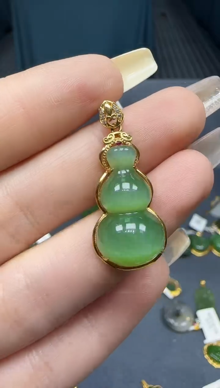 【闪购商品】和田玉挂件18K金镶嵌1