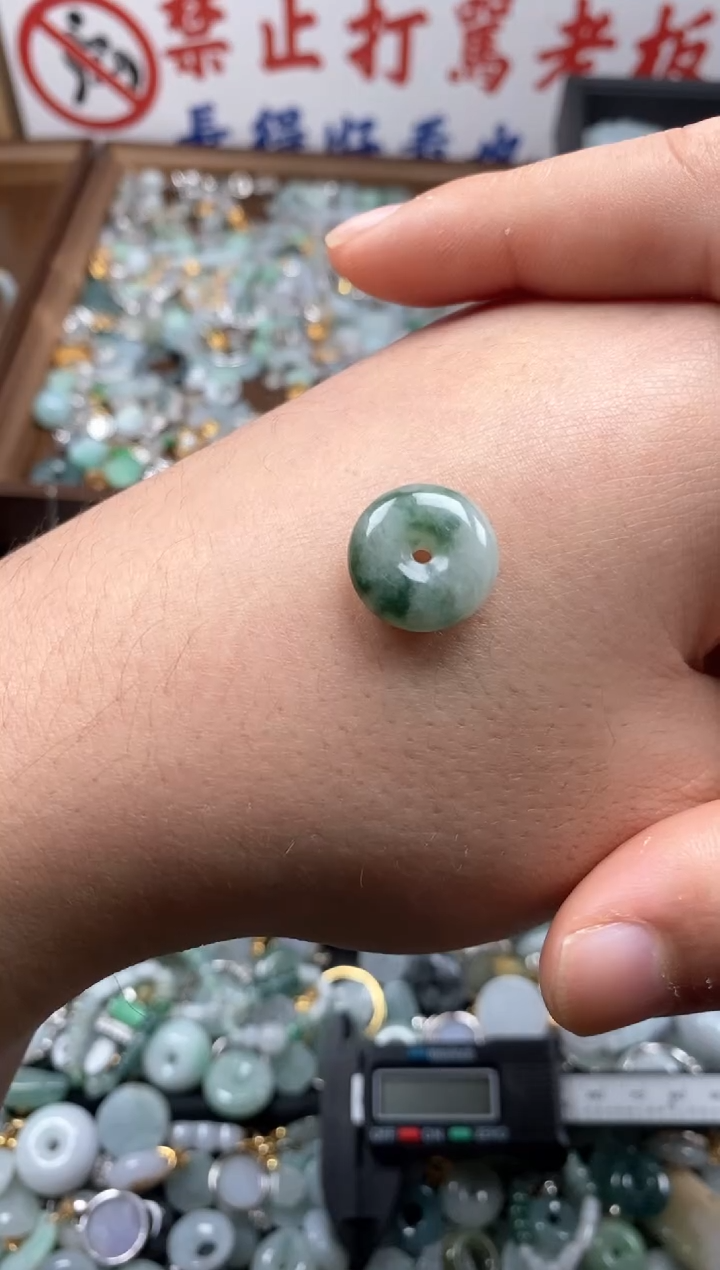 【闪购商品】翡翠颈饰未镶嵌哥哥