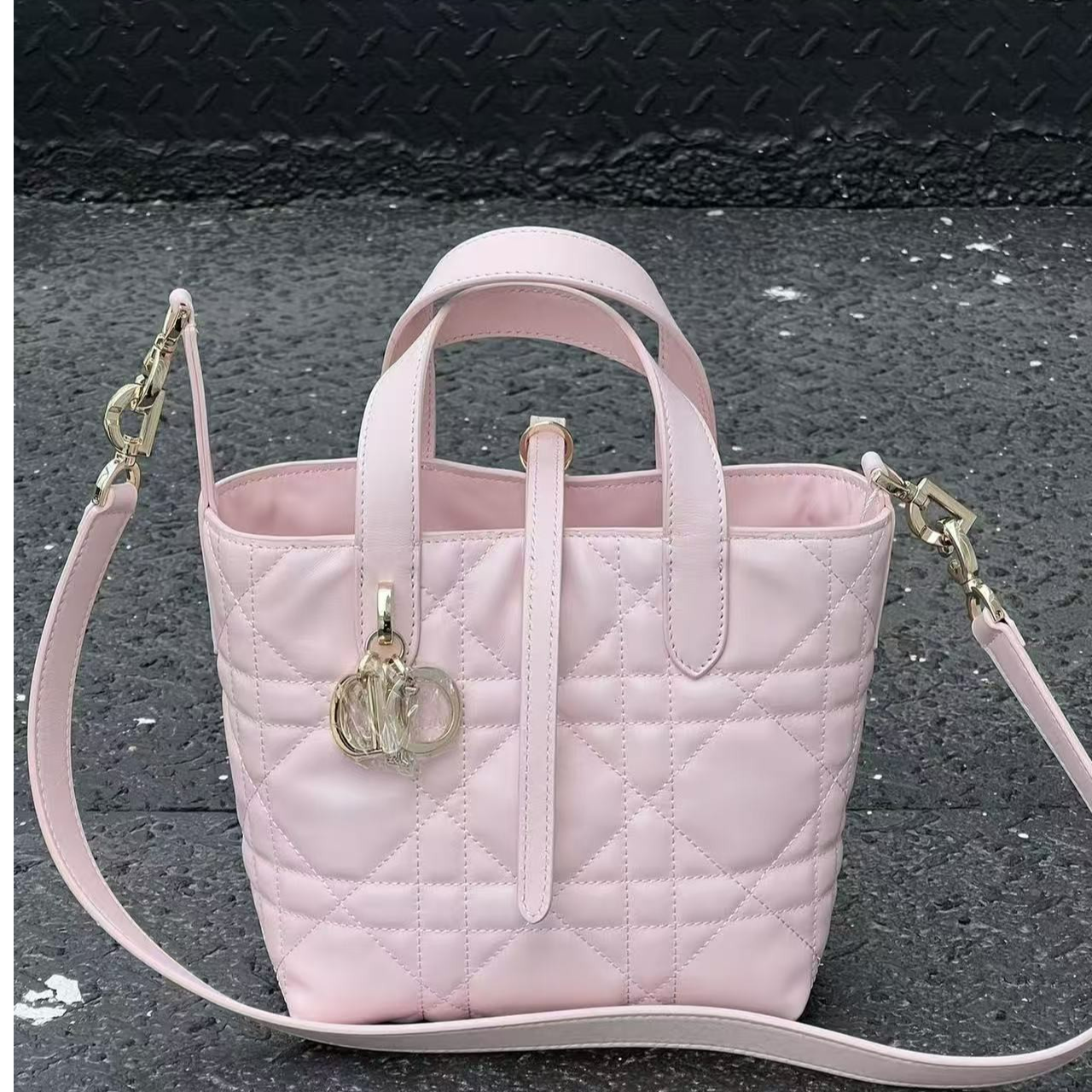 未使用 DIOR/迪奥 青奢荟/迪奥竖版小号菜篮子手提包//85632