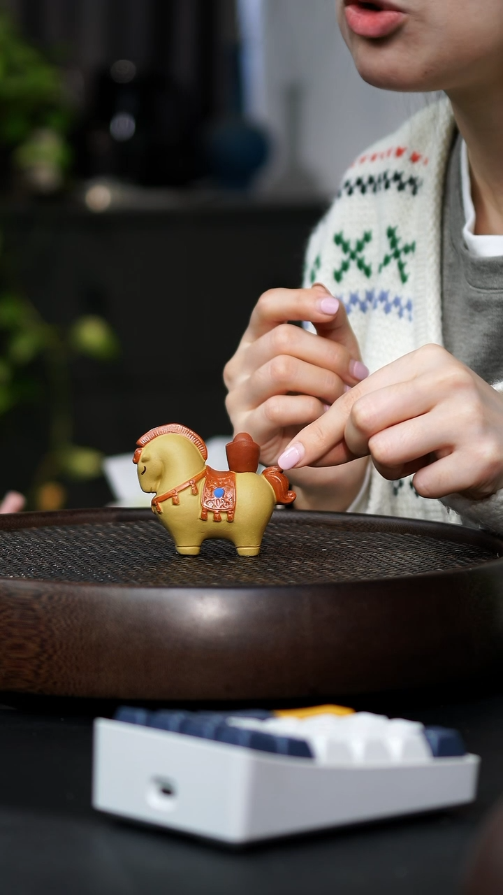 紫砂段泥小马香插茶宠摆件