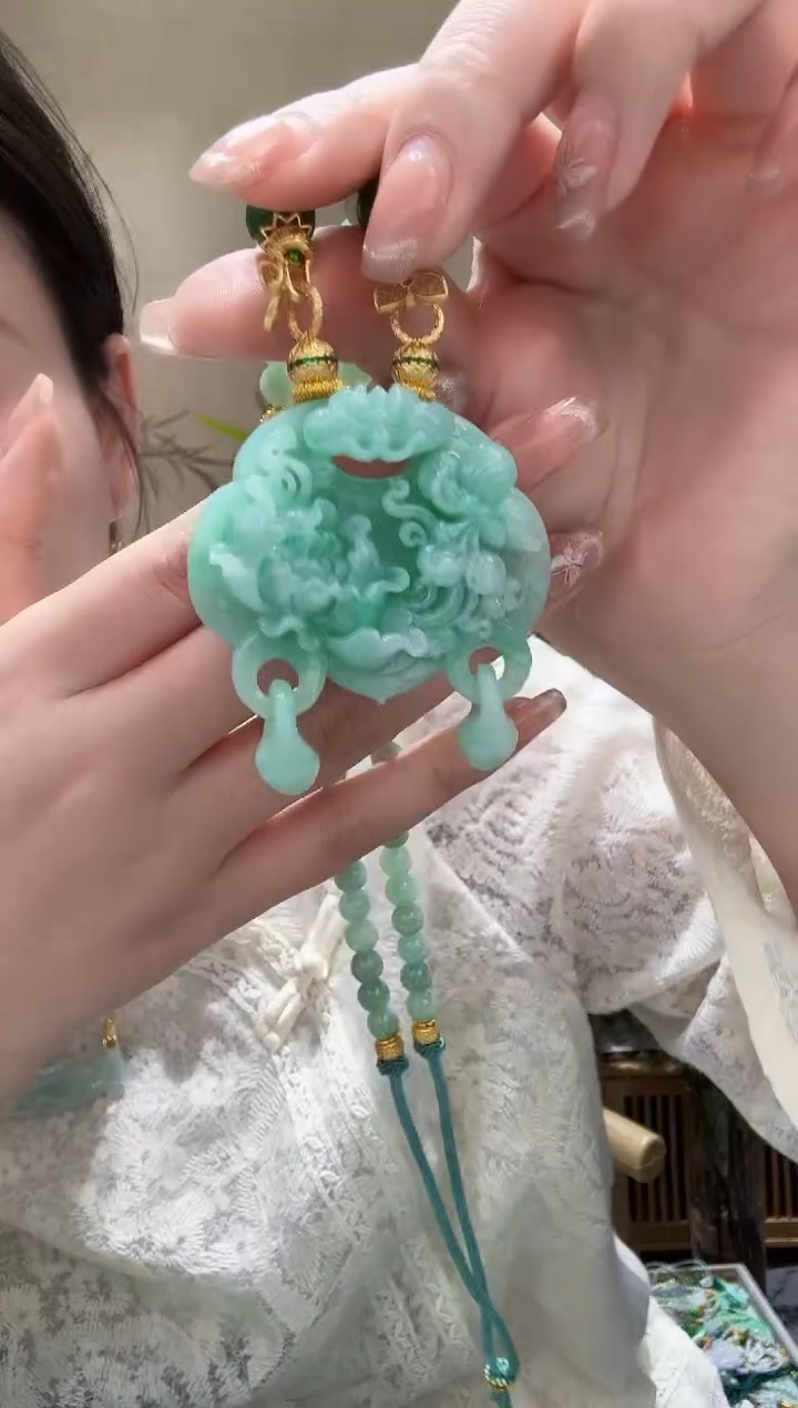 【闪购商品】翡翠未镶嵌颈饰吊坠