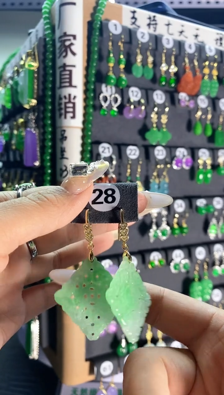 【闪购商品】翡翠耳饰银S925镶嵌28....