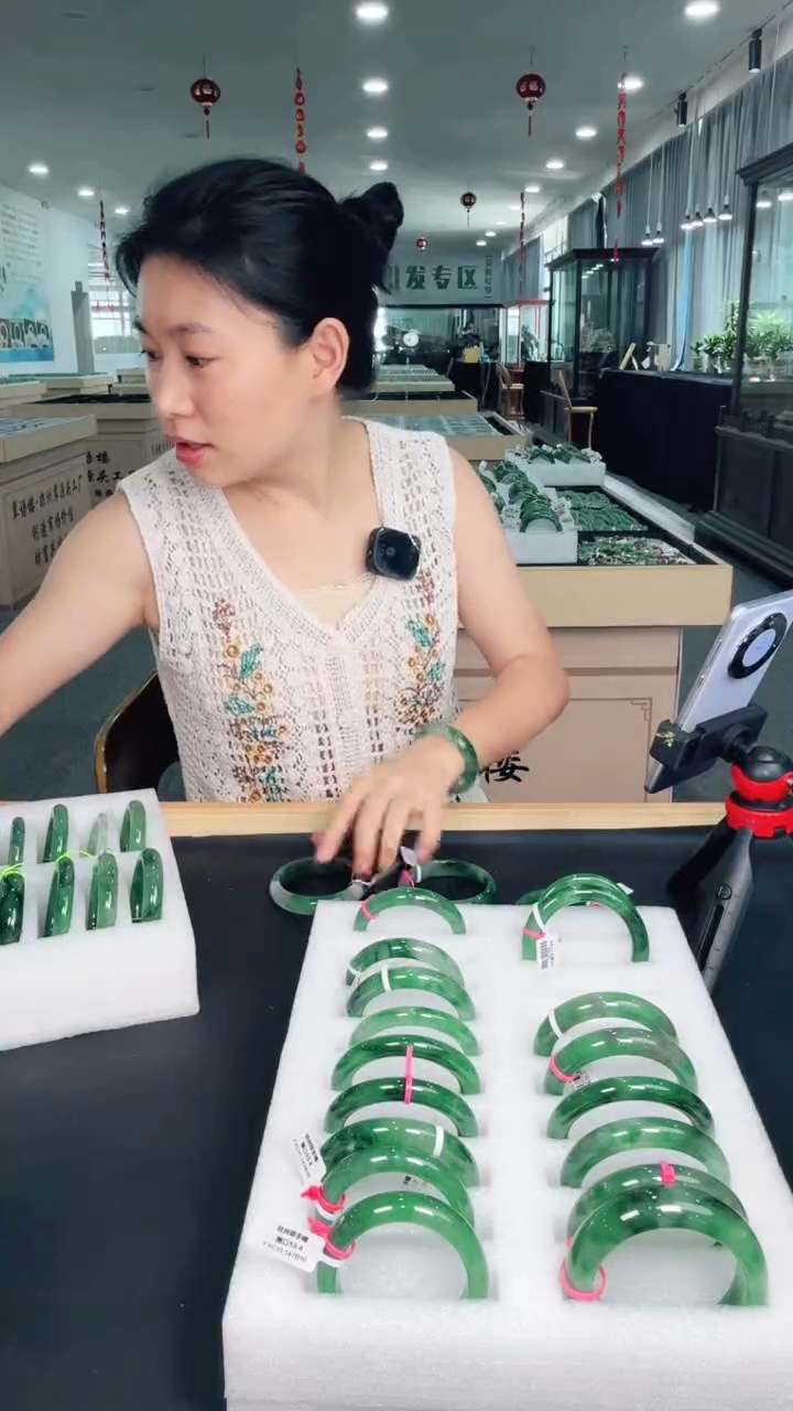 未镶嵌手镯石英质玉（非洲翠）天然非洲翠手镯未镶嵌5