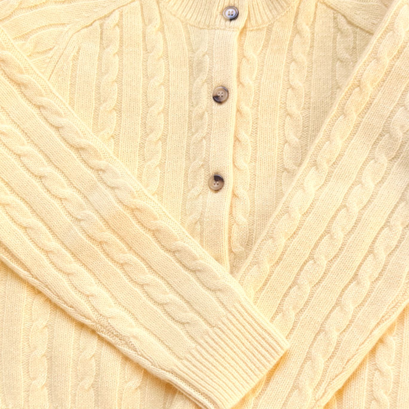 针织圆领奶黄女士小开衫D1