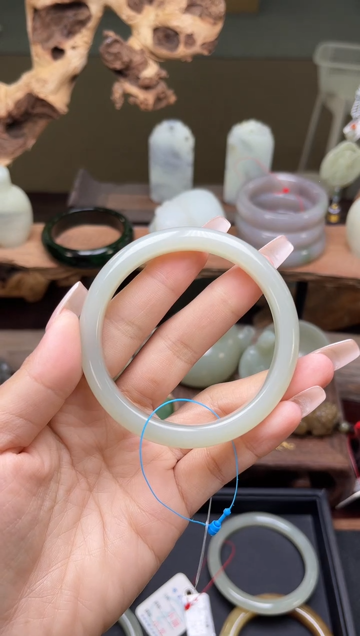 【闪购商品】和田玉手镯未镶嵌且末青白 58圈美人条9006956