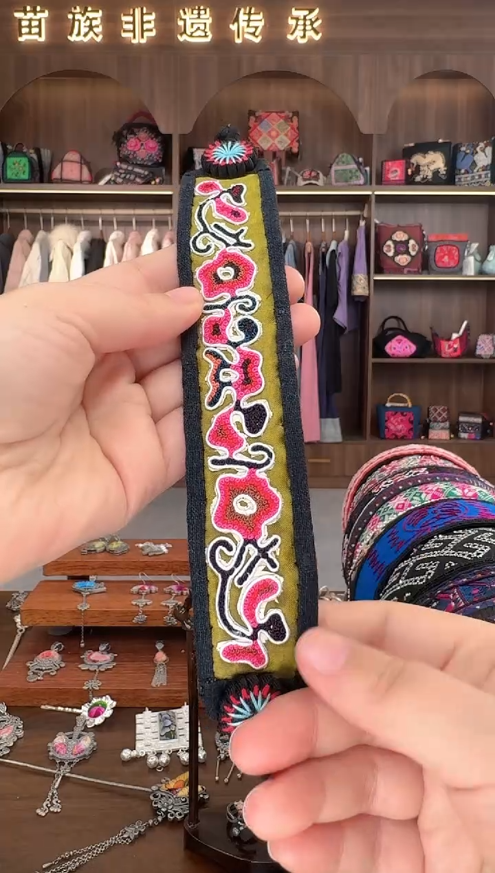 【闪购商品】织绣扶光苗绣传承54