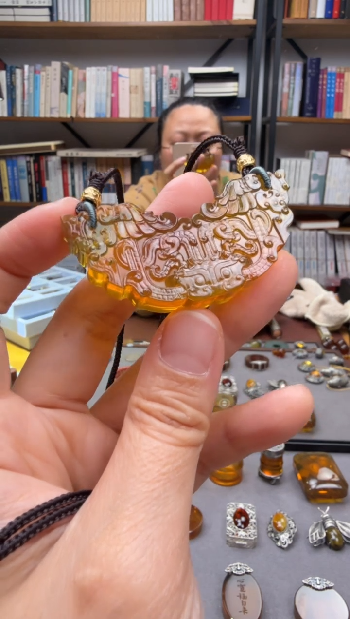 【闪购商品】琥珀颈饰未镶嵌仿古玉璜吊坠