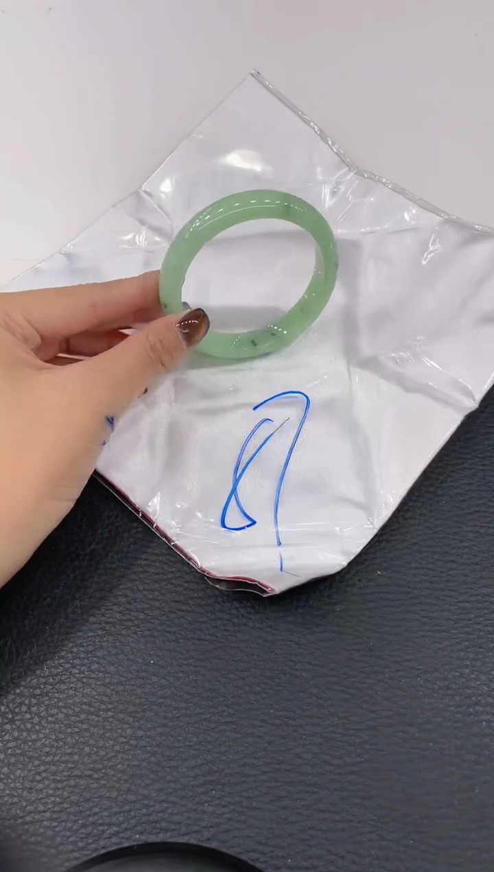 【闪购商品】翡翠手镯未镶嵌手镯