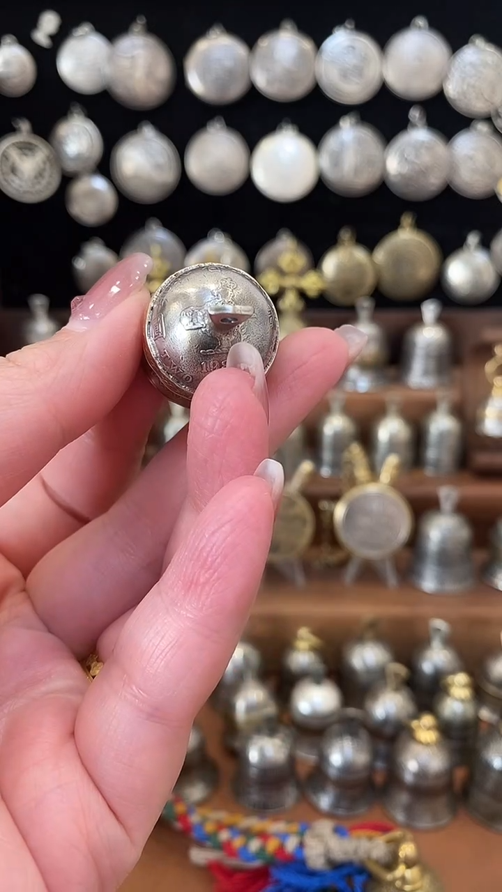 香港2元微瑕铃铛