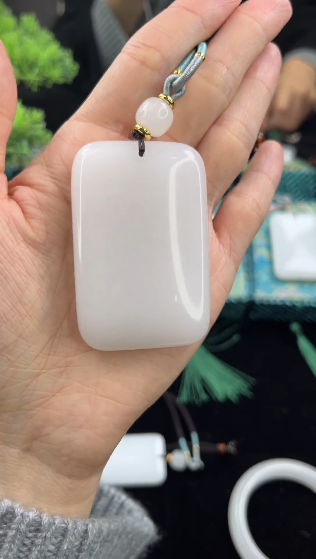 颈饰未镶嵌石英质玉（金丝玉）1
