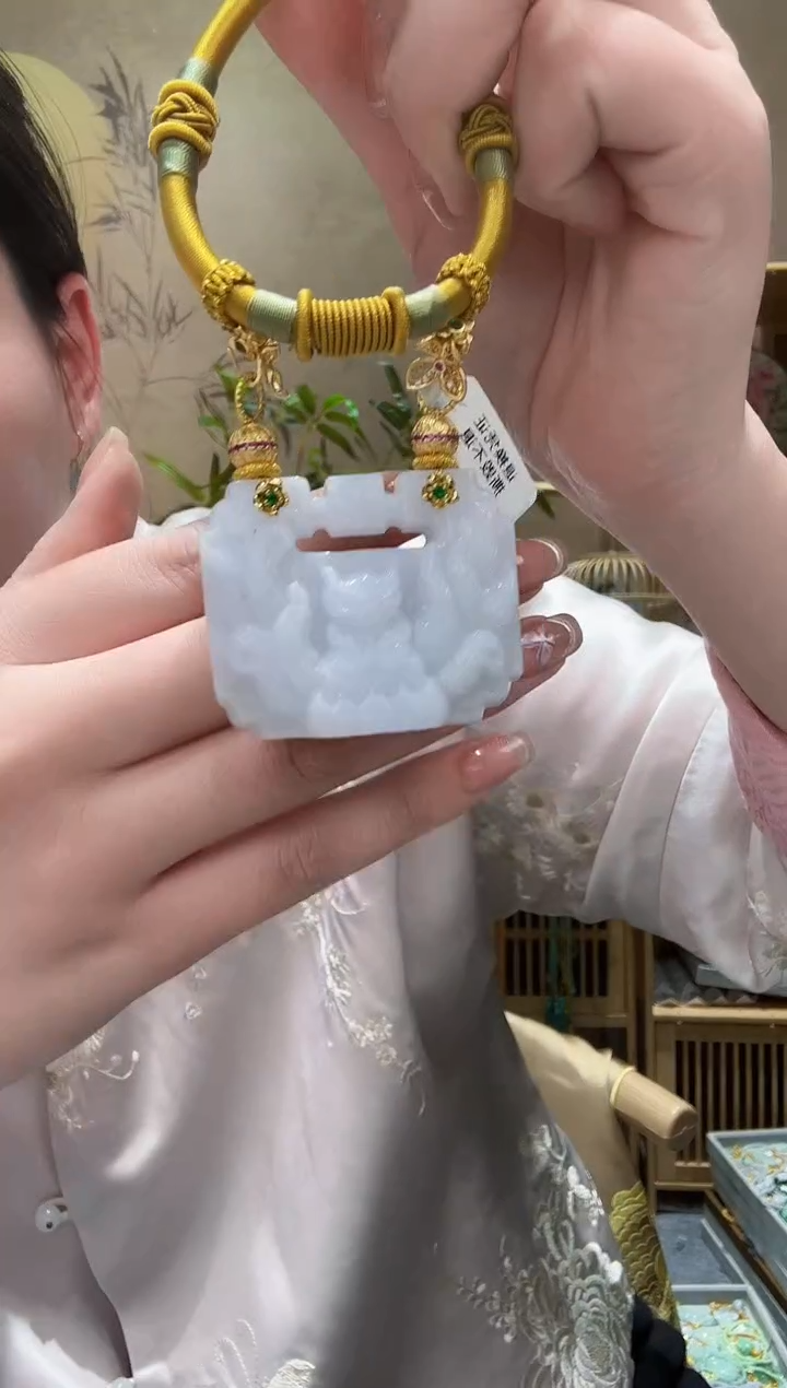 【闪购商品】翡翠颈饰未镶嵌吊坠