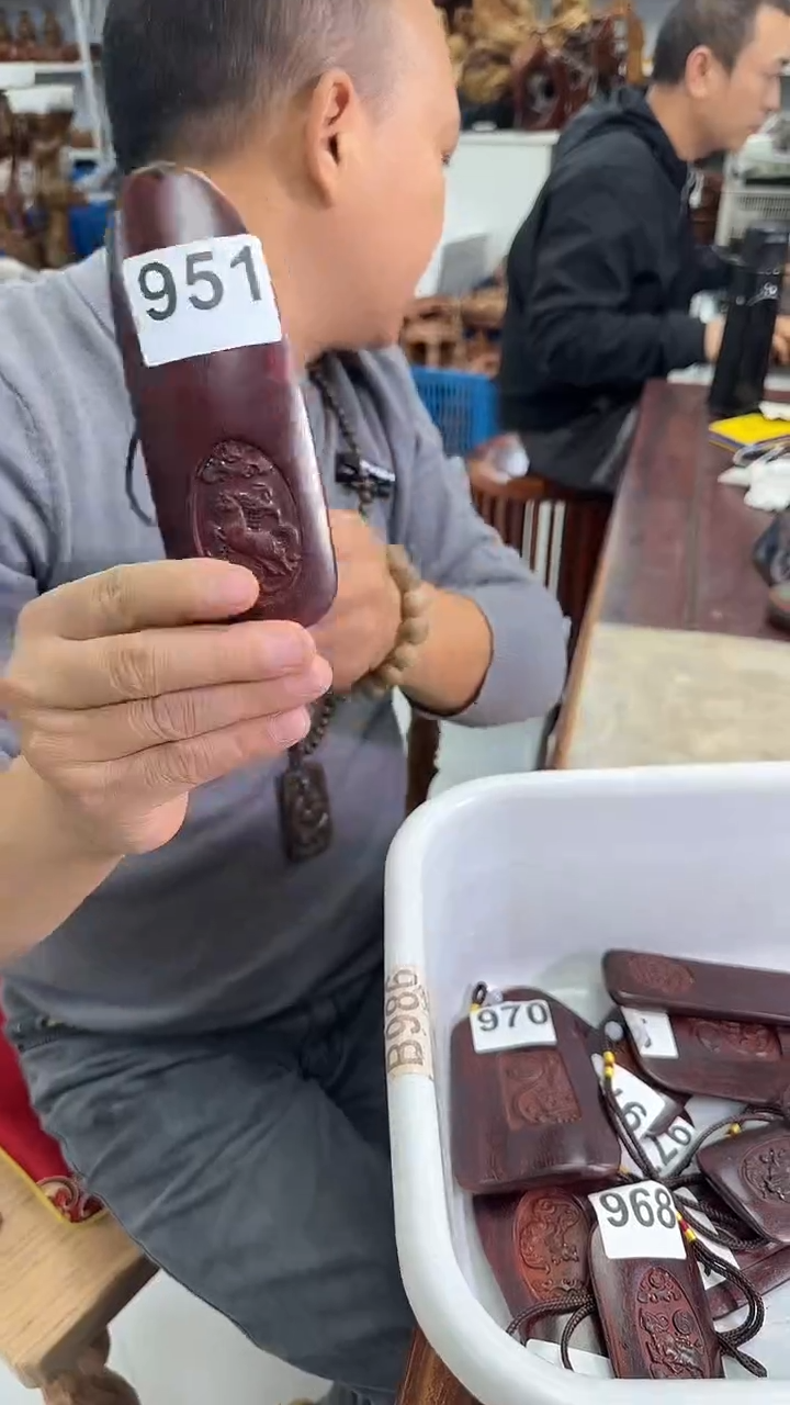 檀香紫檀（小叶紫檀）木雕款半**年工艺品88888888