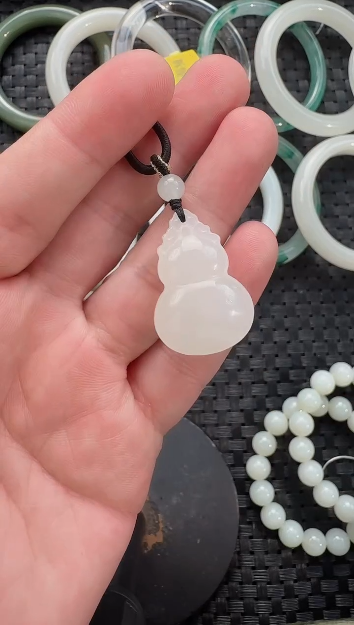 颈饰未镶嵌和田玉葫芦