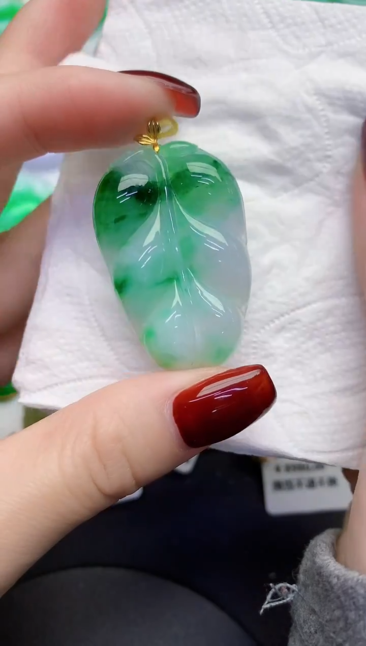 颈饰18K金镶嵌翡翠缅甸天然翡翠A货