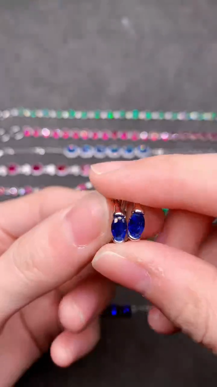 【闪购商品】蓝宝石耳饰银S925镶嵌.........