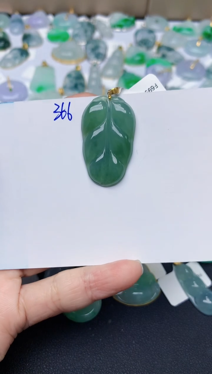【闪购商品】翡翠颈饰18K金镶嵌天然翡翠A货    