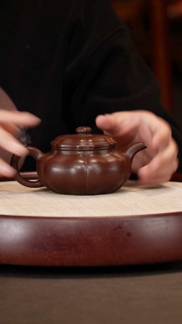 【闪购商品】紫砂茶壶筋纹葵仿古180c+墨宝
