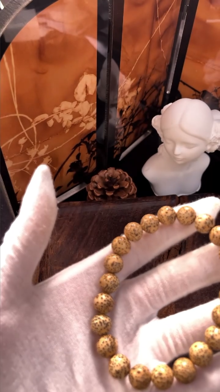 手串星月菩提精工级陈籽B圆珠手串（白）